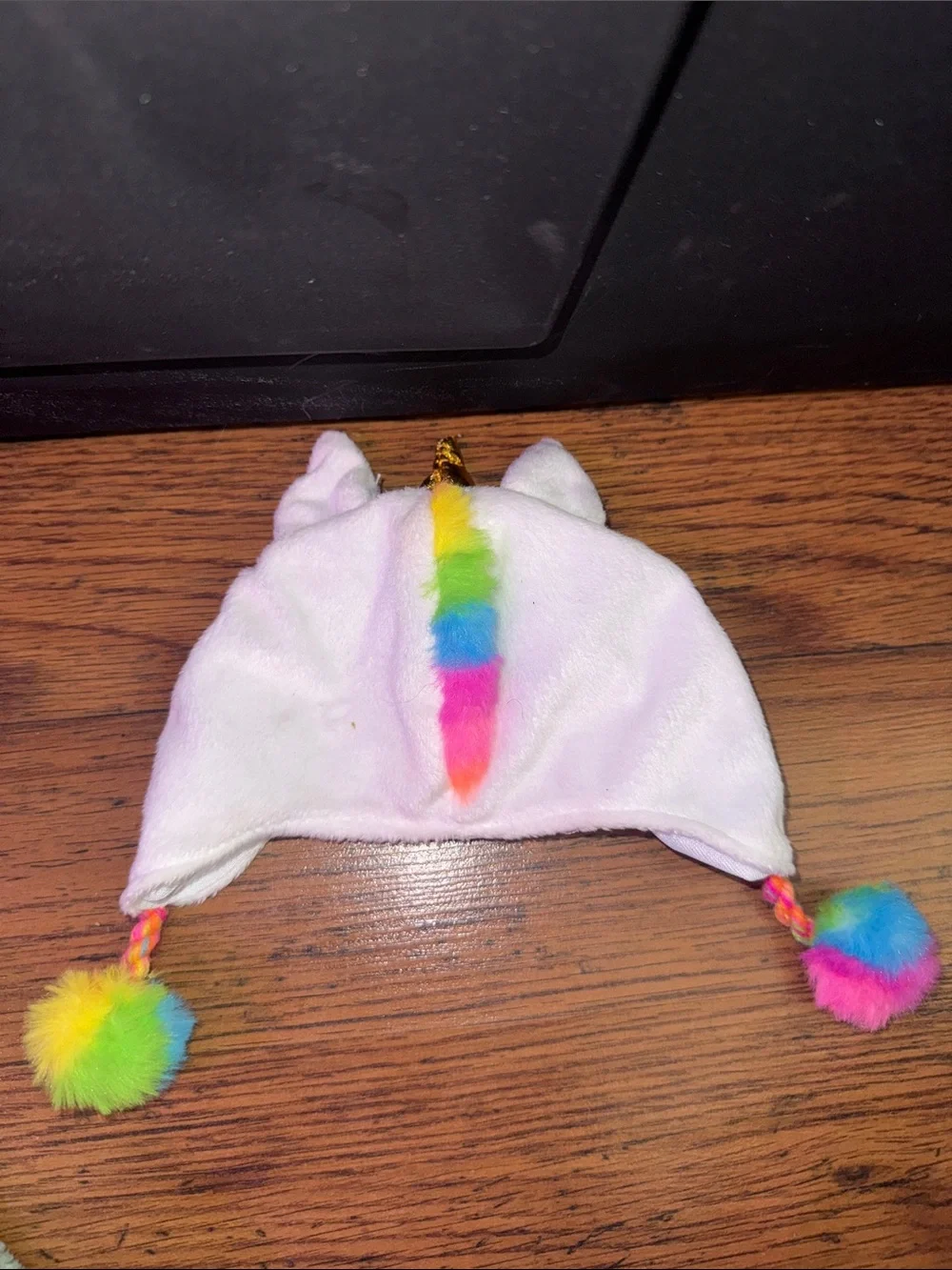 Kids White Unicorn Hat with Rainbow Accents 44.T1